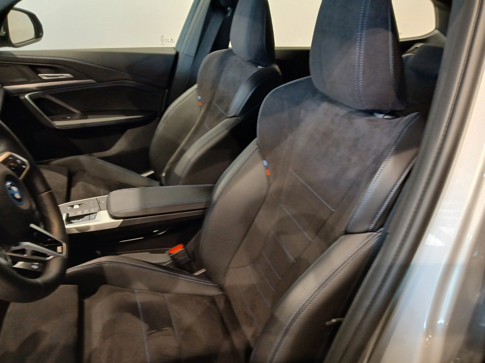 Sølv BMW iX1 fra 2025