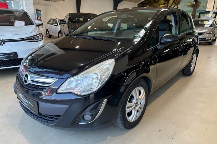 Sort Opel Corsa fra 2011