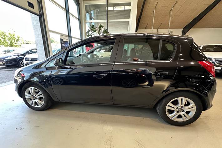 Sort Opel Corsa fra 2011