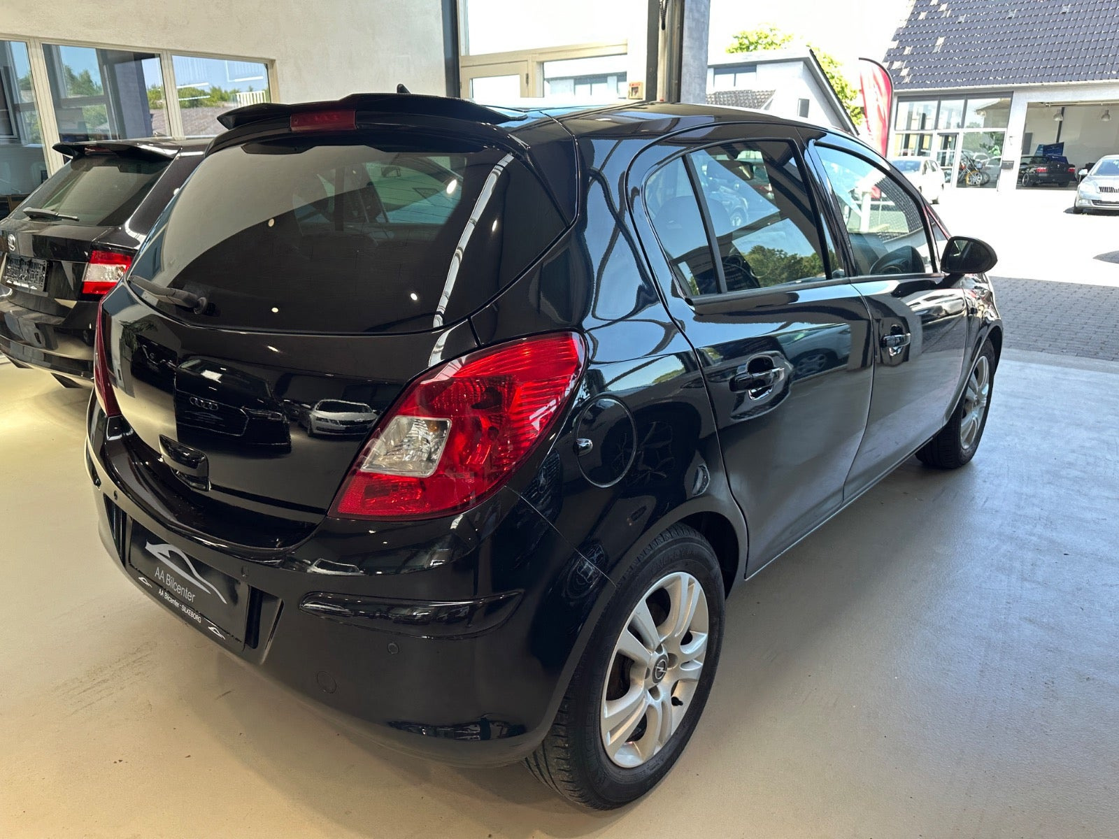 Sort Opel Corsa fra 2011
