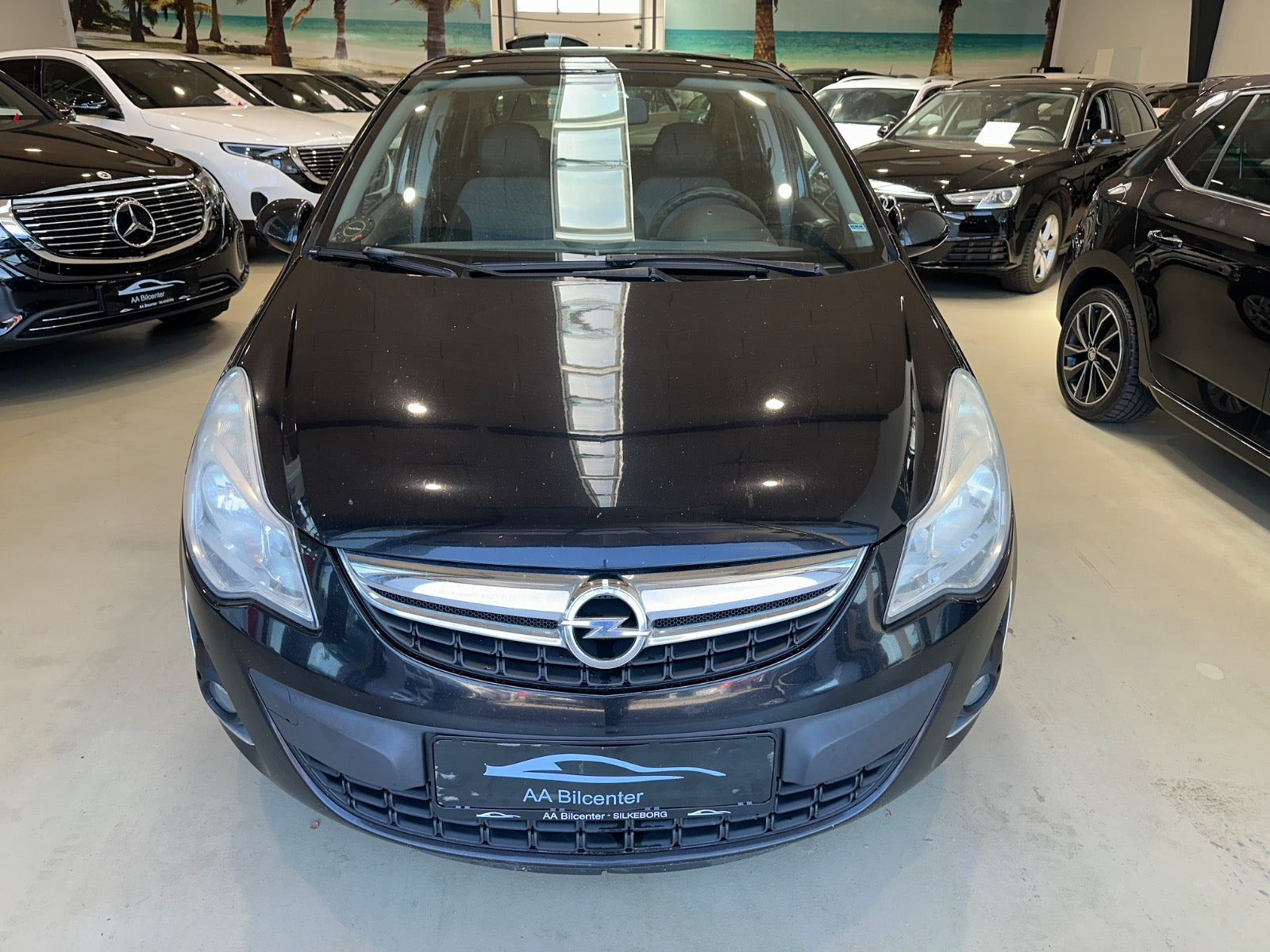 Sort Opel Corsa fra 2011