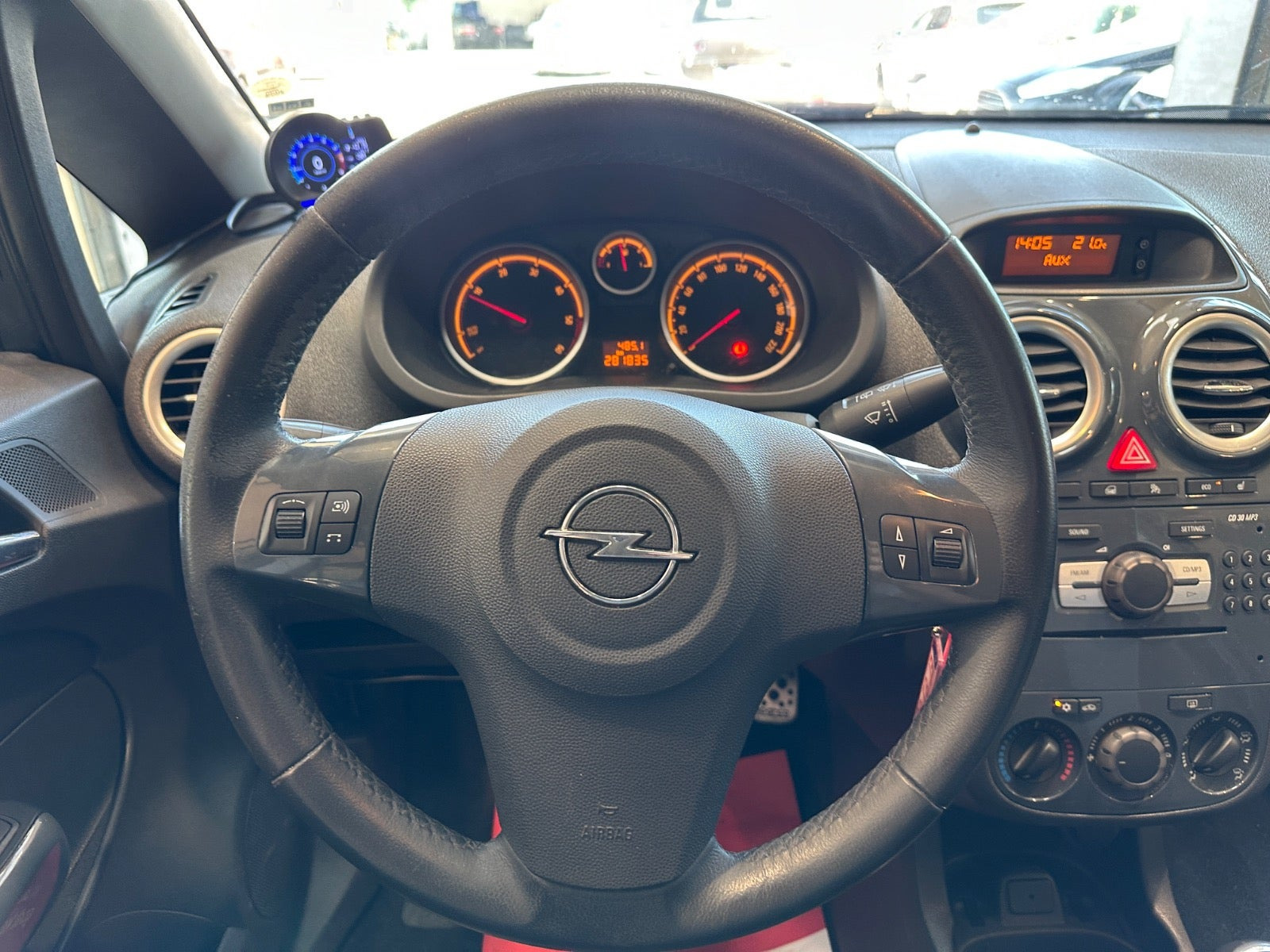 Sort Opel Corsa fra 2011