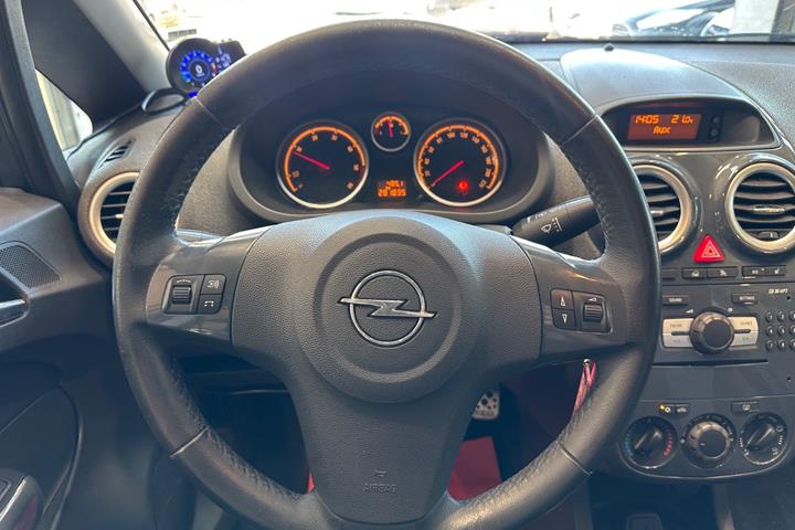 Sort Opel Corsa fra 2011