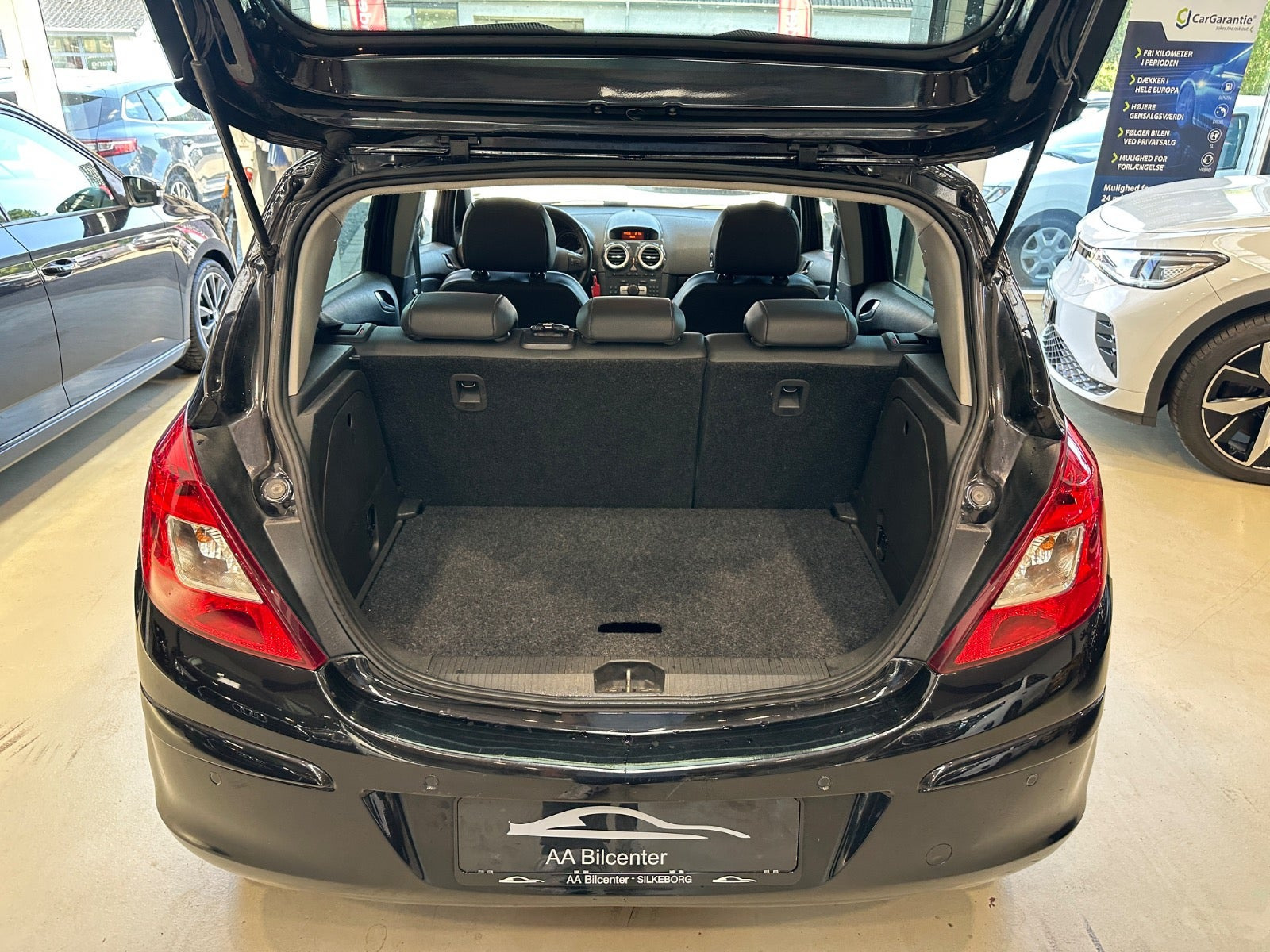 Sort Opel Corsa fra 2011