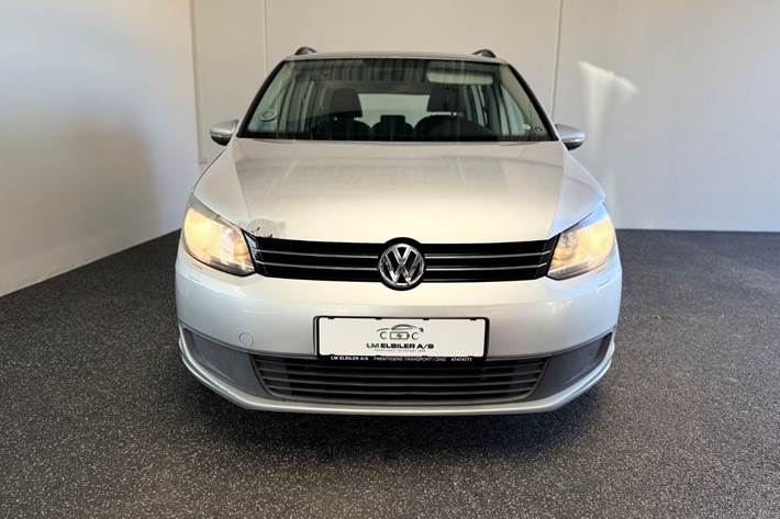 Sølv VW Touran fra 2012