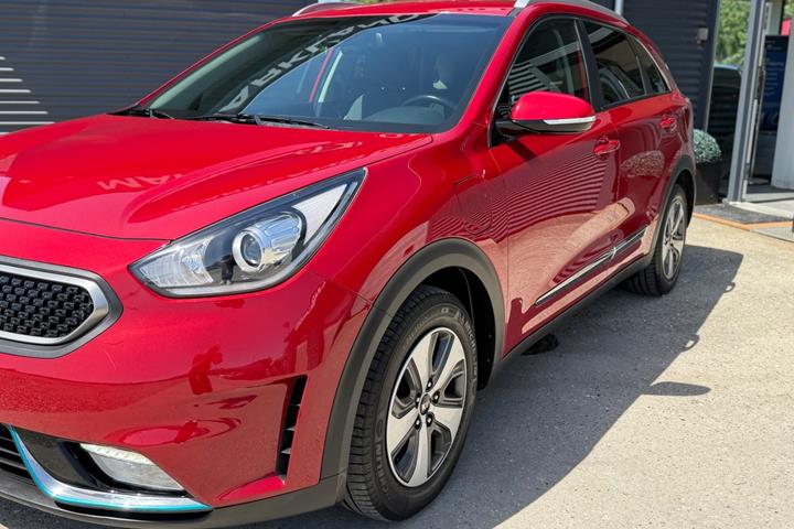 Rød Kia Niro fra 2019