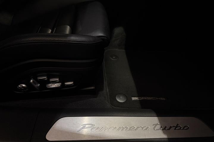 undefined Porsche Panamera Turbo fra 2017
