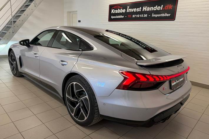 Sølv Audi RS e-tron GT fra 2022