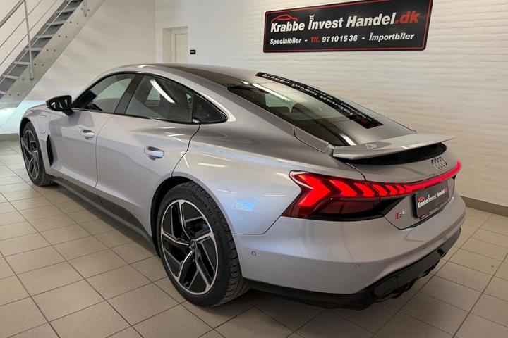 Sølv Audi RS e-tron GT fra 2022
