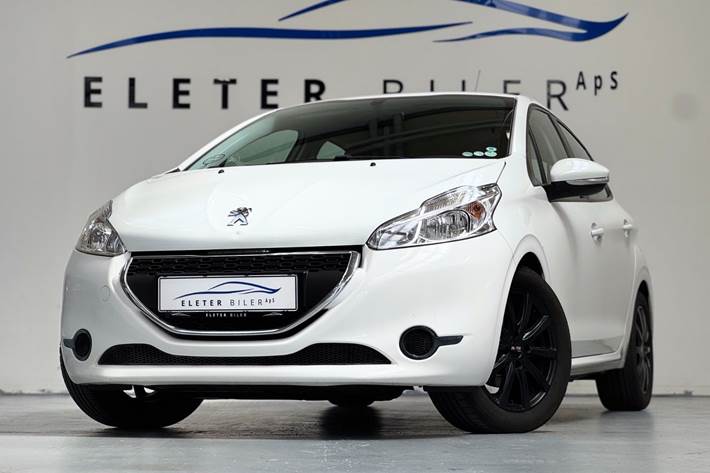 Hvid Peugeot 208 fra 2014 set udefra