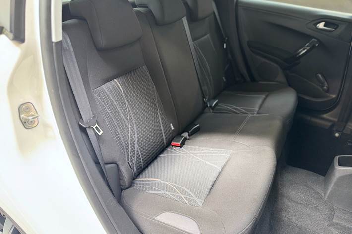 Hvid Peugeot 208 fra 2014