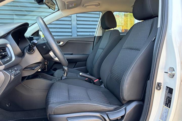 Hvid Kia Rio fra 2017