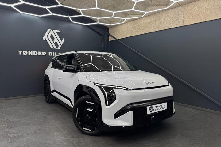 Hvid Kia EV3 fra 2025 set udefra