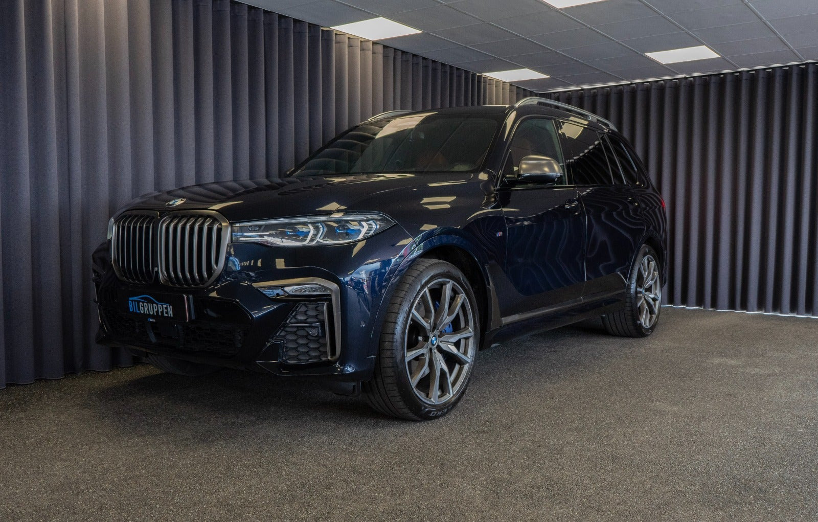 Sort BMW X7 fra 2019 set udefra
