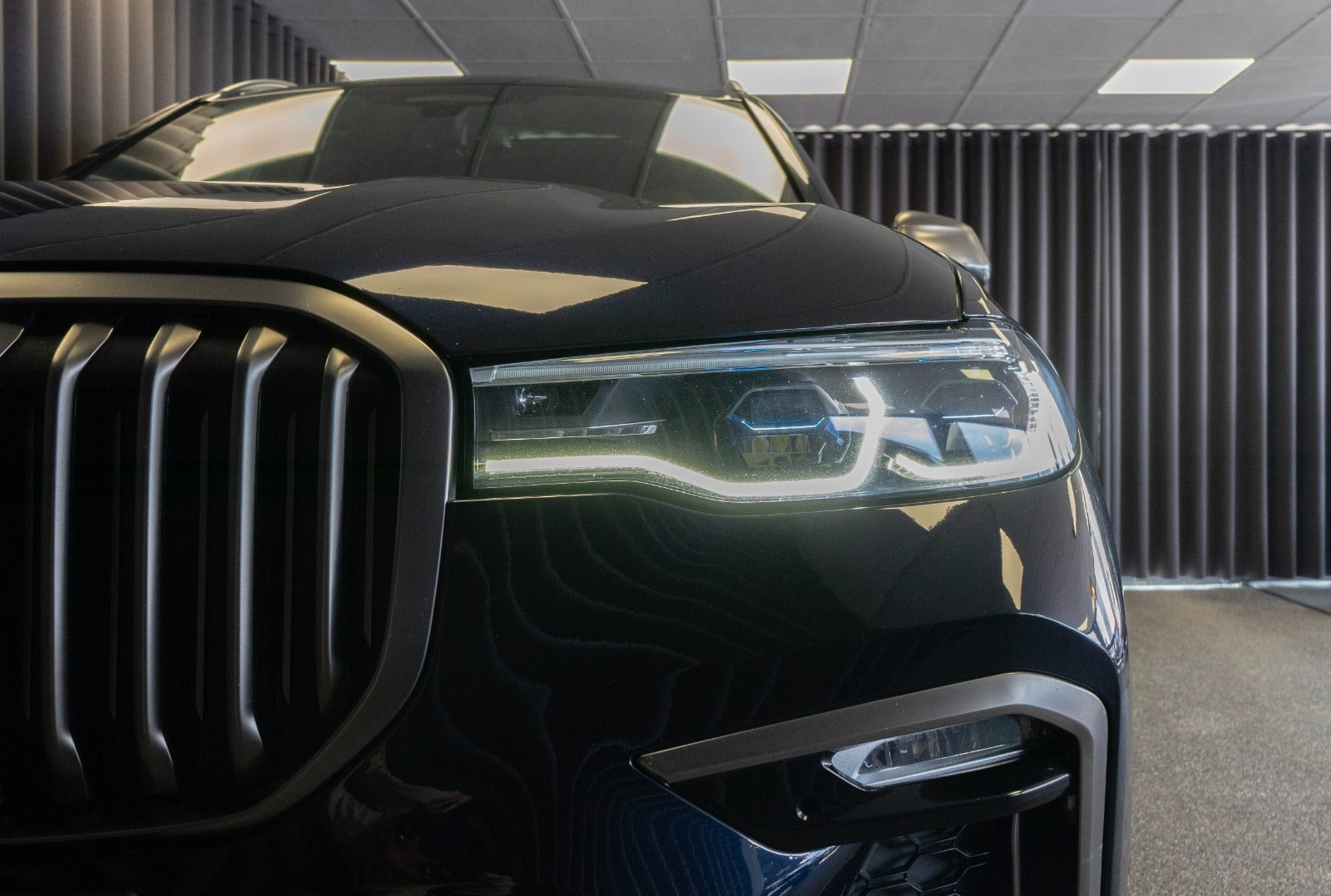 Sort BMW X7 fra 2019 set udefra
