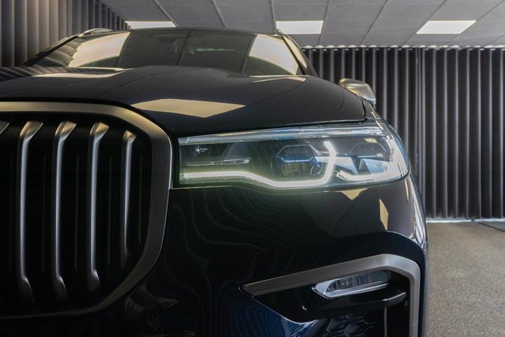 Sort BMW X7 fra 2019 set udefra