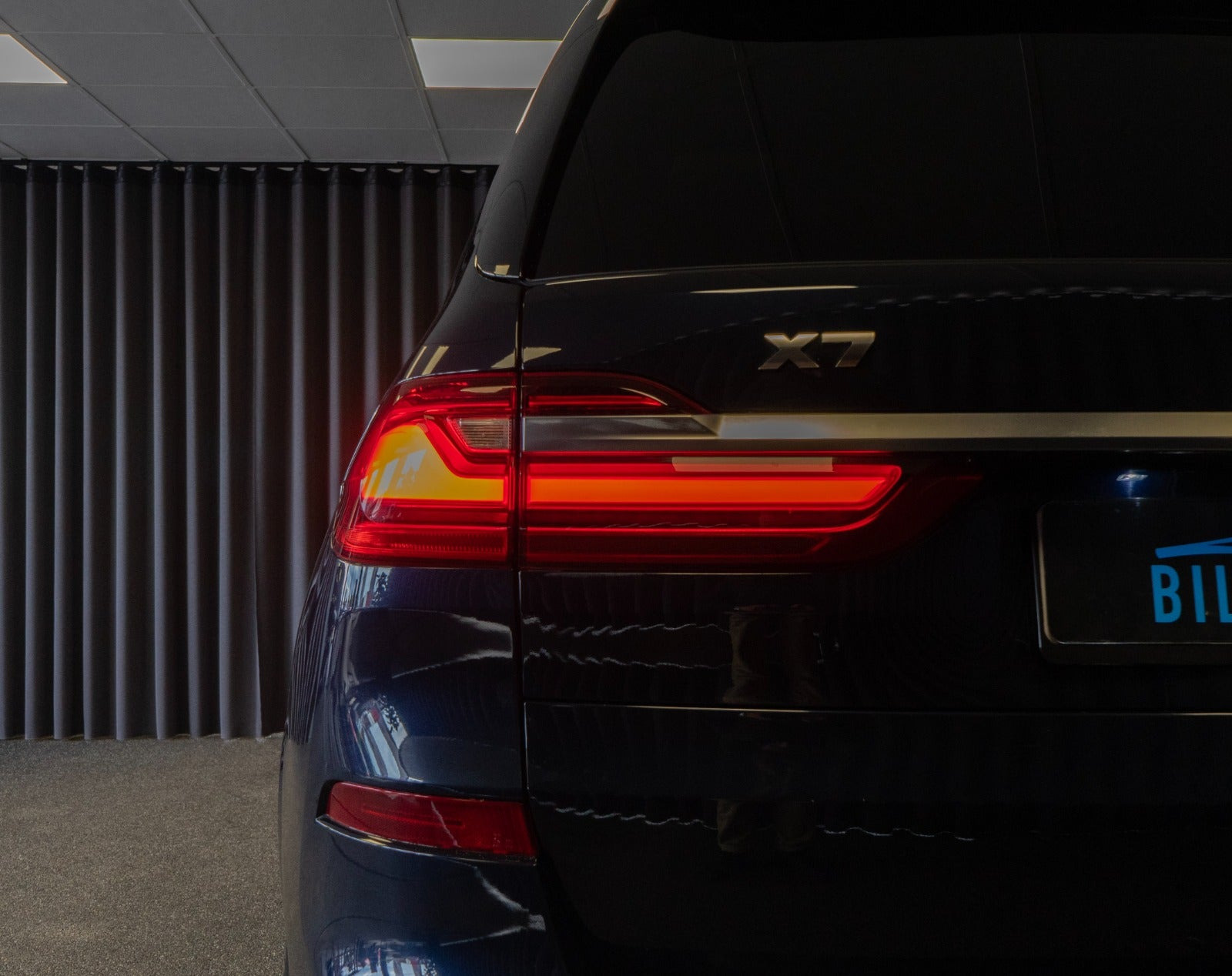 Sort BMW X7 fra 2019 set udefra