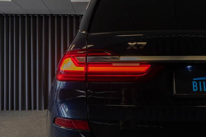 Sort BMW X7 fra 2019 set udefra