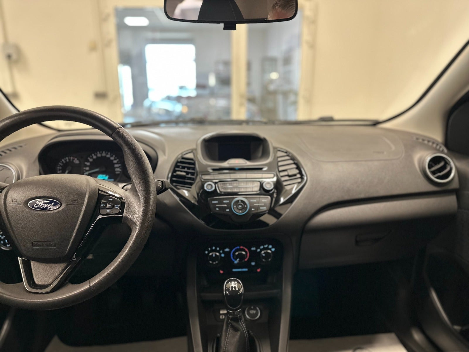 Grå Ford Ka+ fra 2016