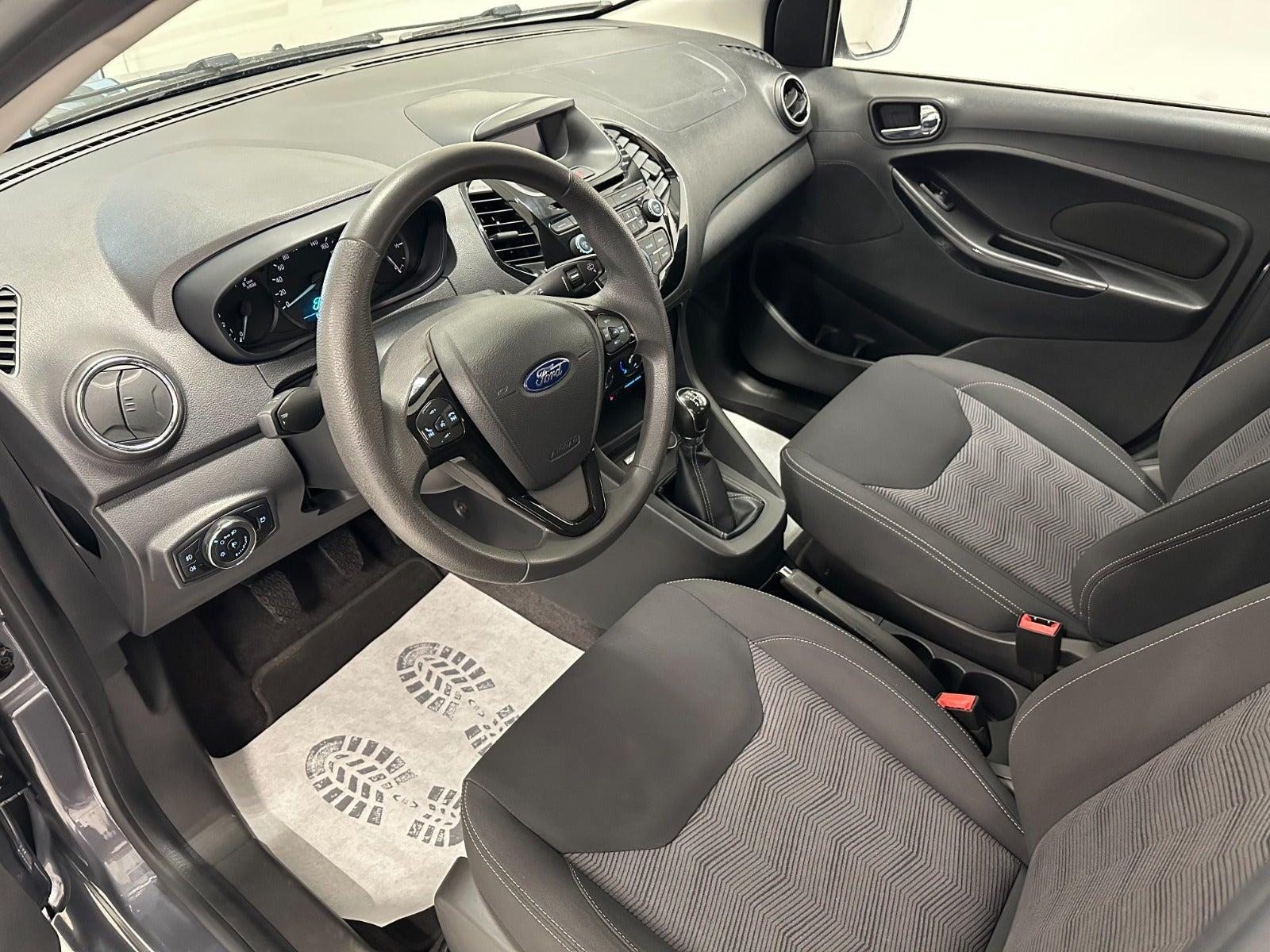 Grå Ford Ka+ fra 2016
