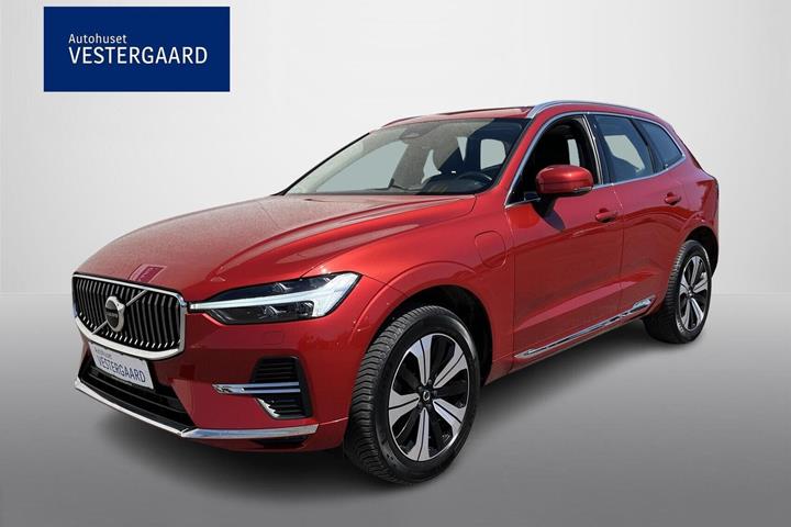 Rød Volvo XC60 fra 2023 set udefra