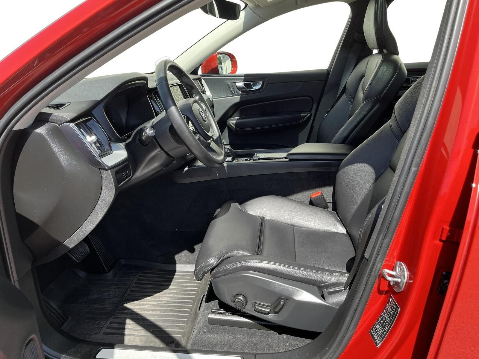 Rød Volvo XC60 fra 2023