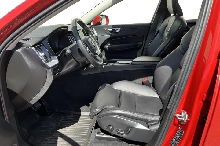 Rød Volvo XC60 fra 2023