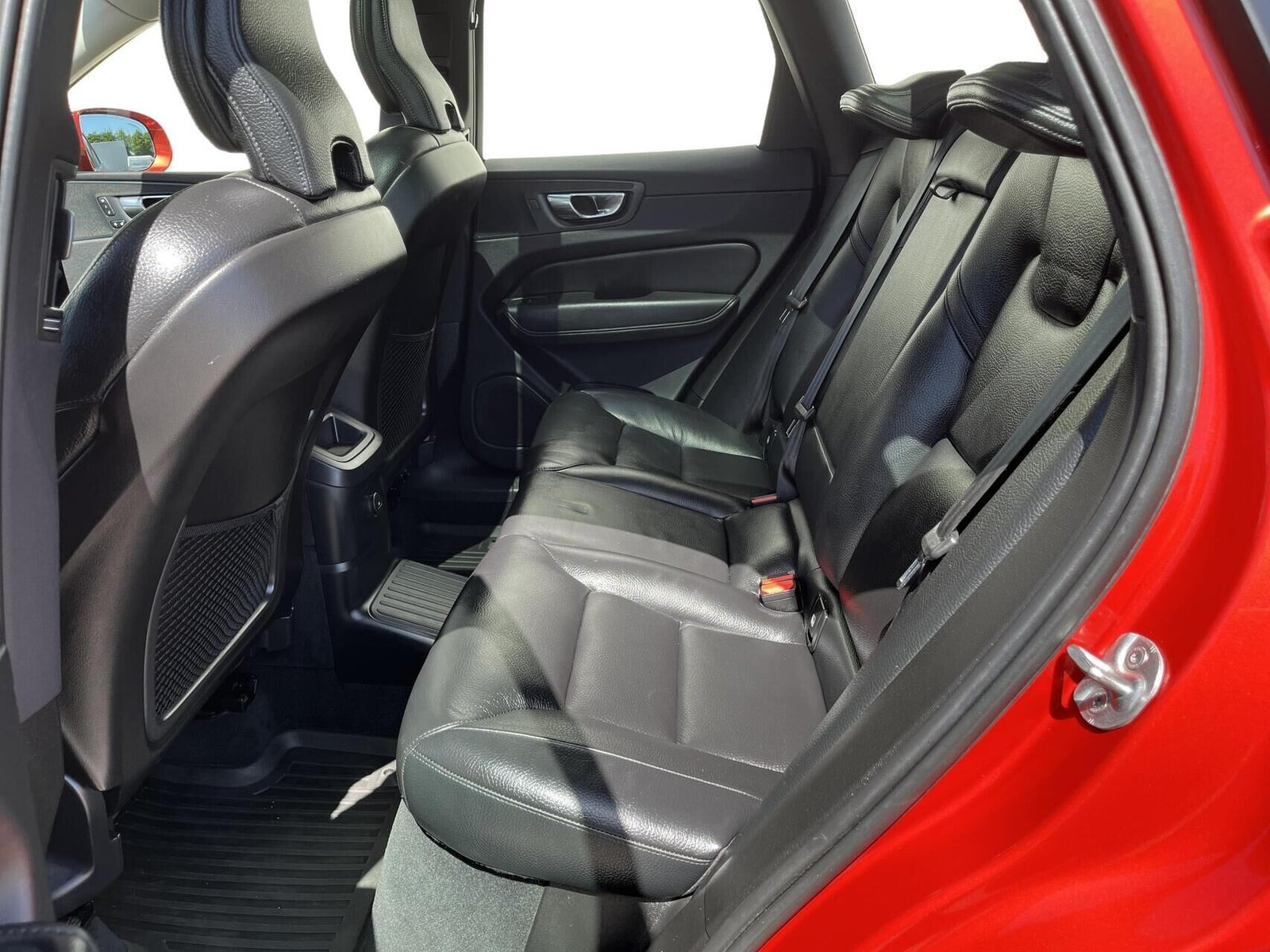 Rød Volvo XC60 fra 2023