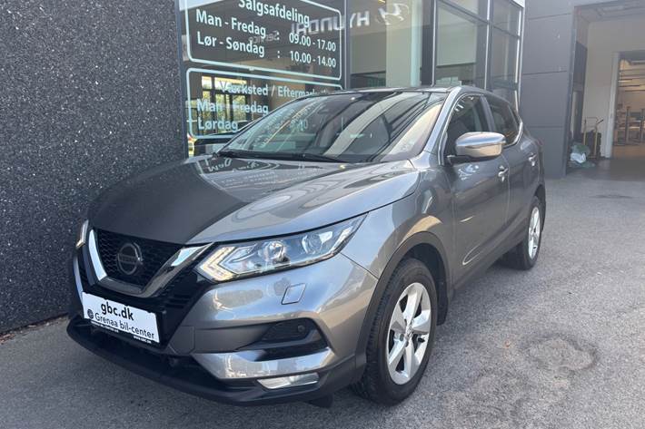 Grå Nissan Qashqai fra 2020 set udefra