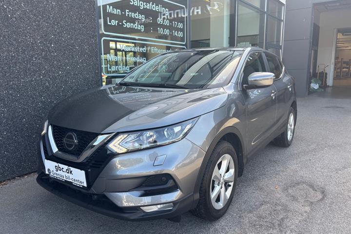 Grå Nissan Qashqai fra 2020 set udefra