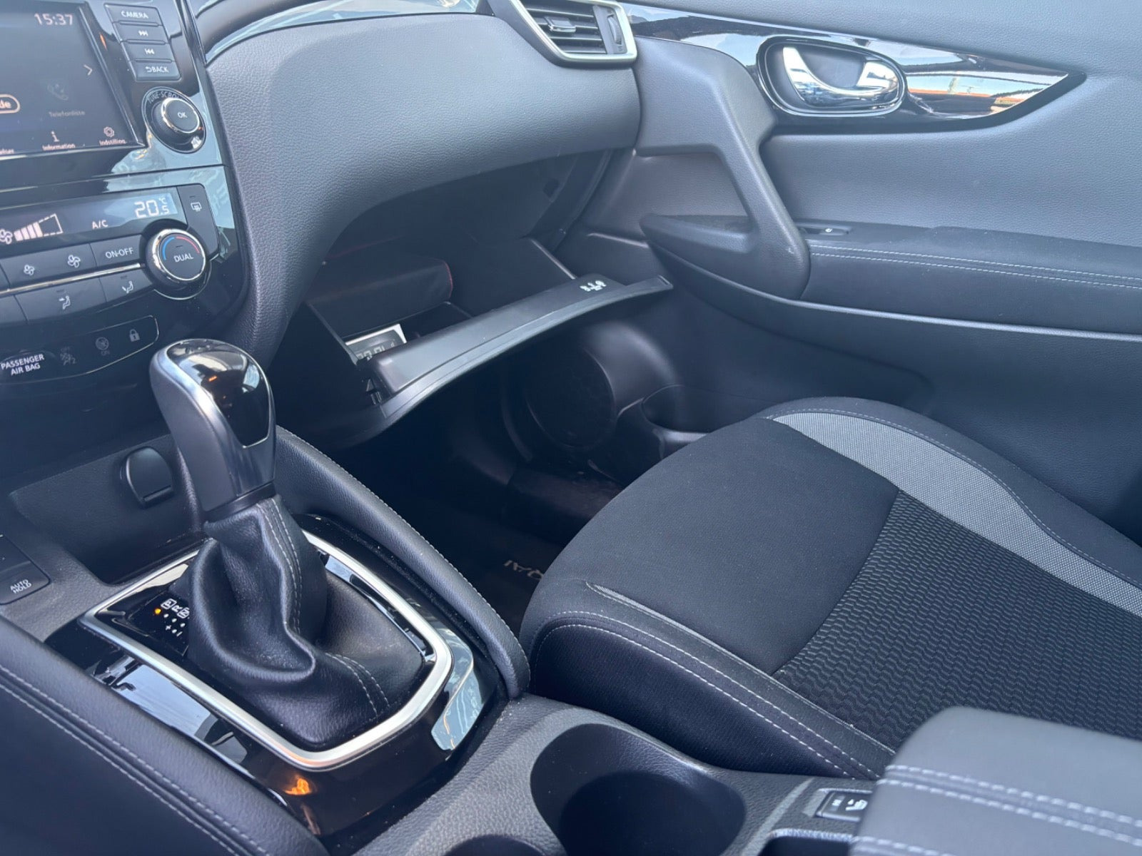 Grå Nissan Qashqai fra 2020
