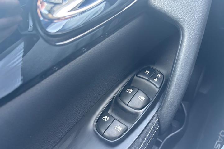 Grå Nissan Qashqai fra 2020