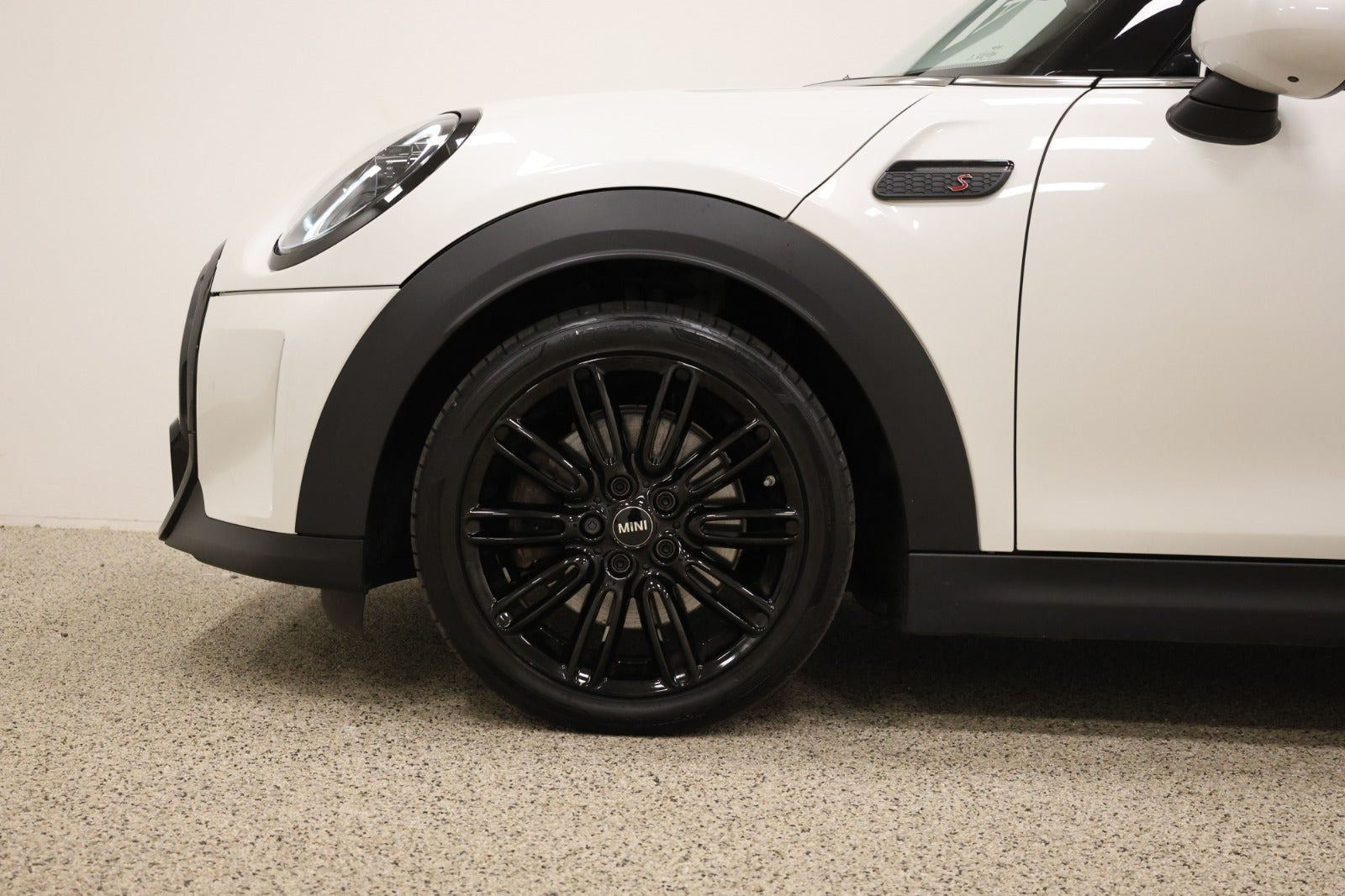 Hvid Mini Cooper S fra 2023