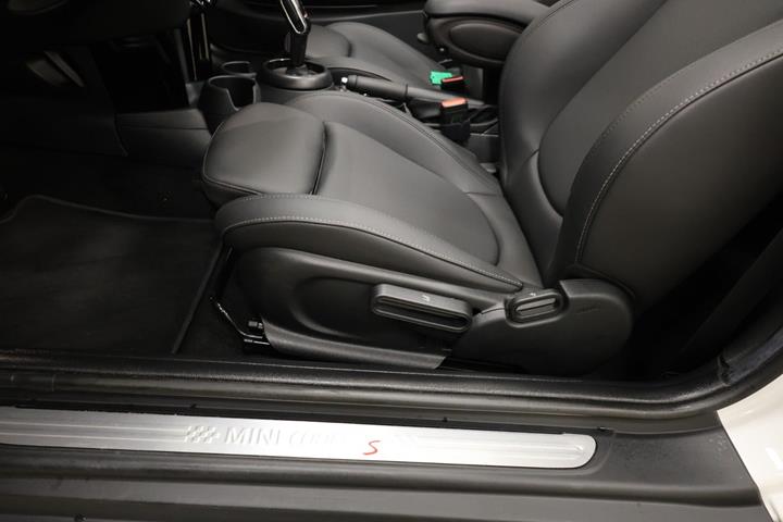 Hvid Mini Cooper S fra 2023