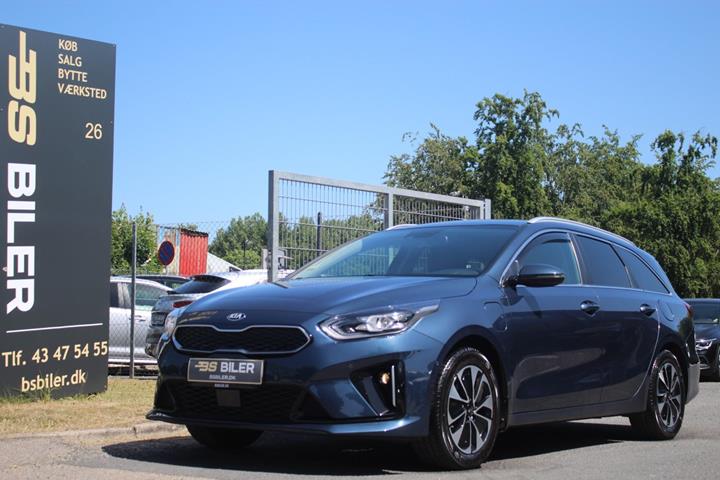 Blå Kia Ceed fra 2020 set udefra