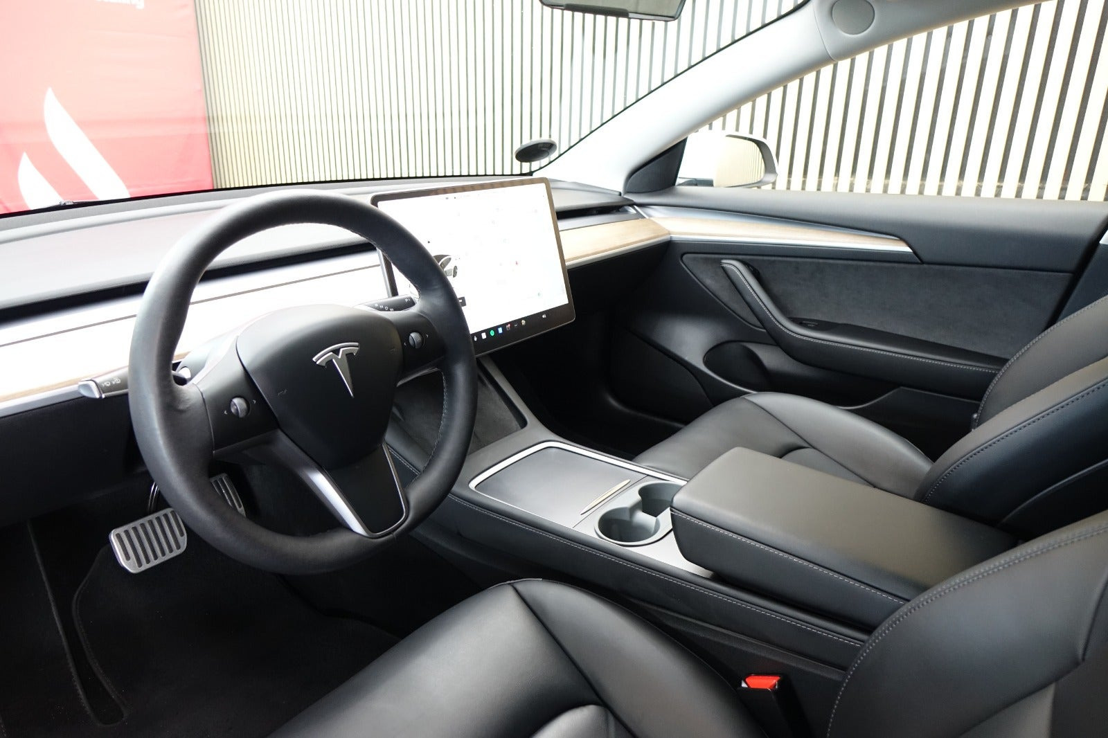 Hvid Tesla Model 3 fra 2022