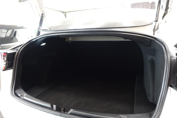 Hvid Tesla Model 3 fra 2022