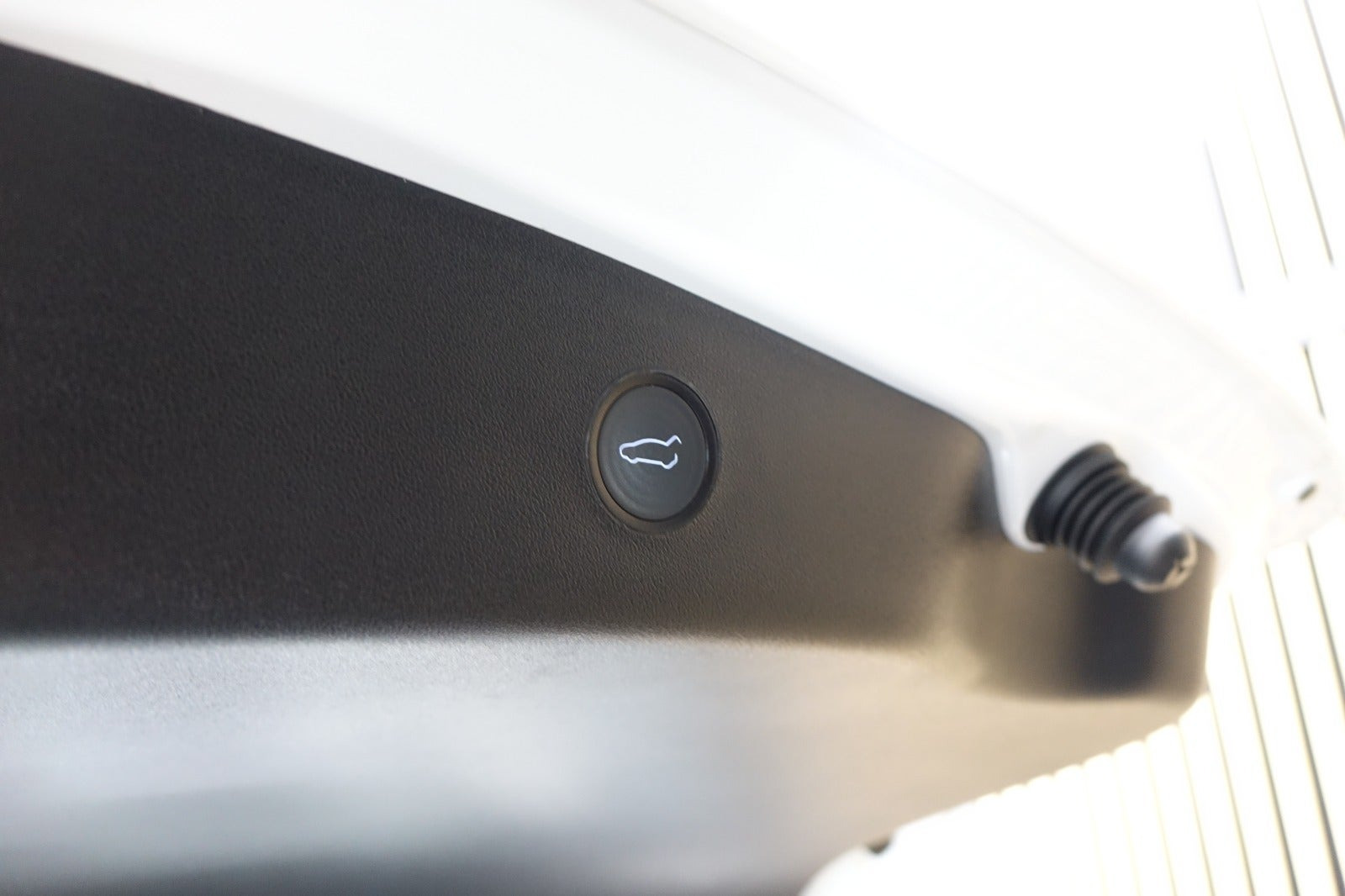 Hvid Tesla Model 3 fra 2022