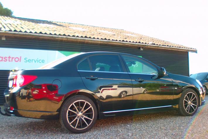 Sort Chevrolet Epica fra 2010