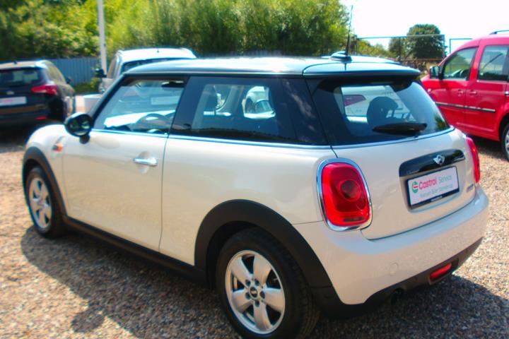 Hvid Mini Cooper fra 2016