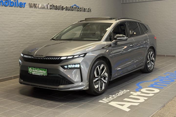 Grå Skoda Enyaq fra 2025 set udefra
