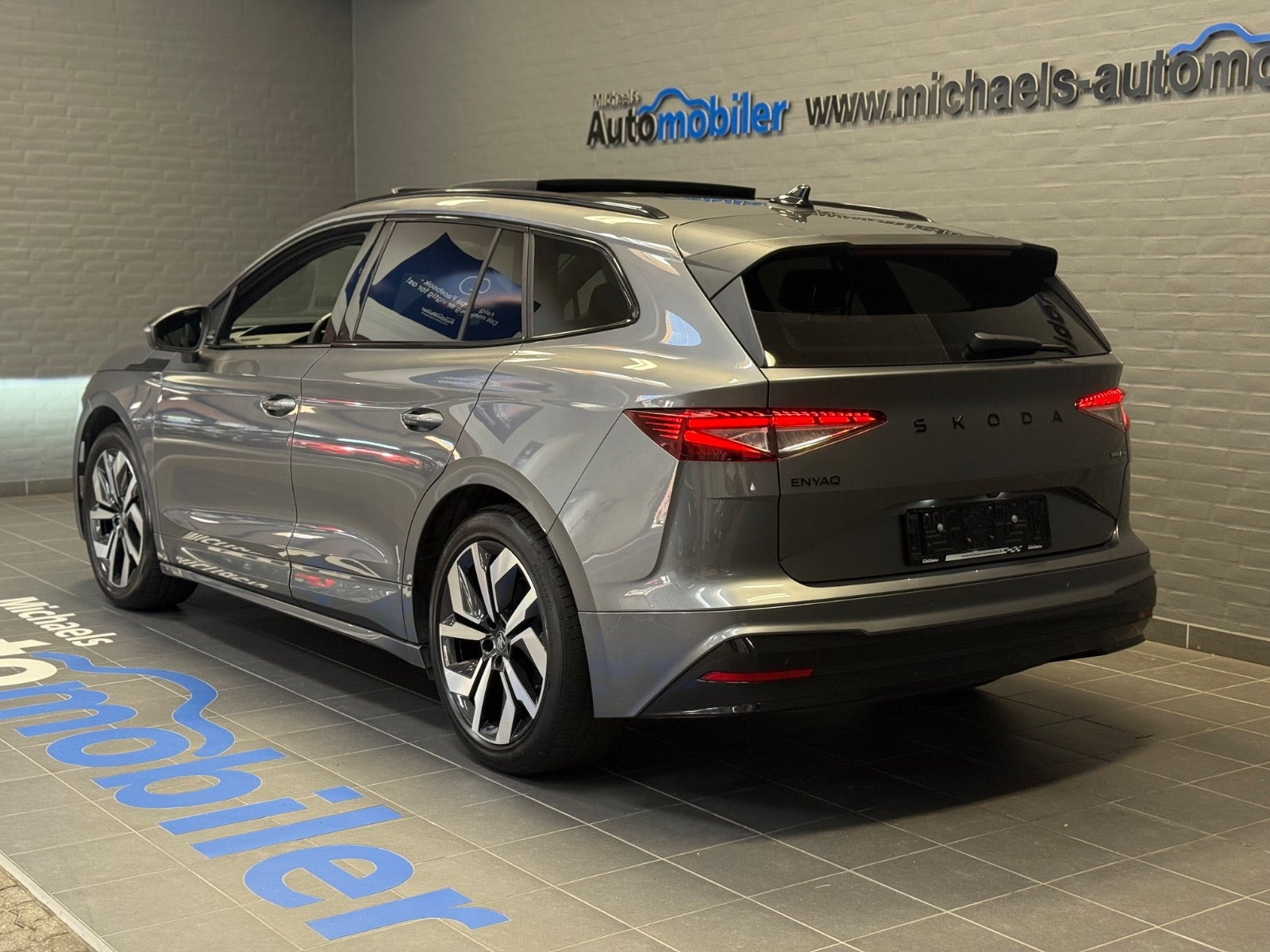 Grå Skoda Enyaq fra 2025