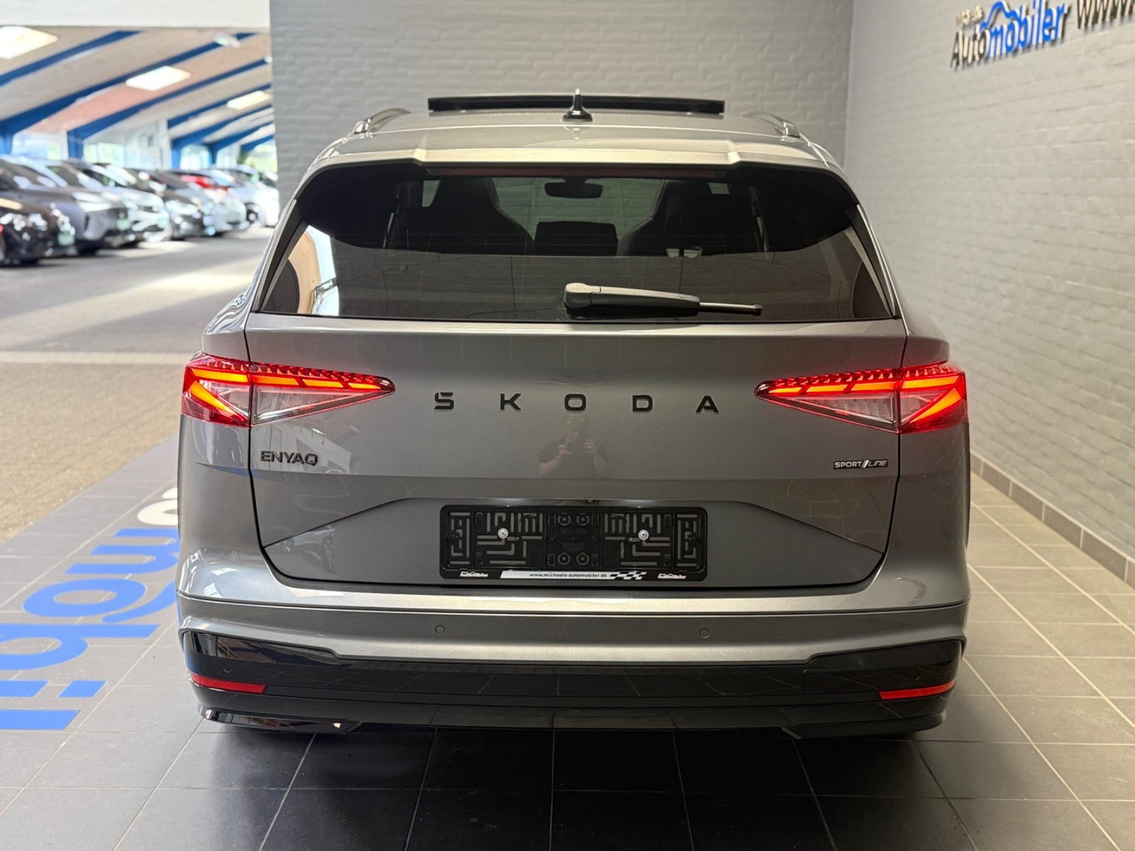 Grå Skoda Enyaq fra 2025
