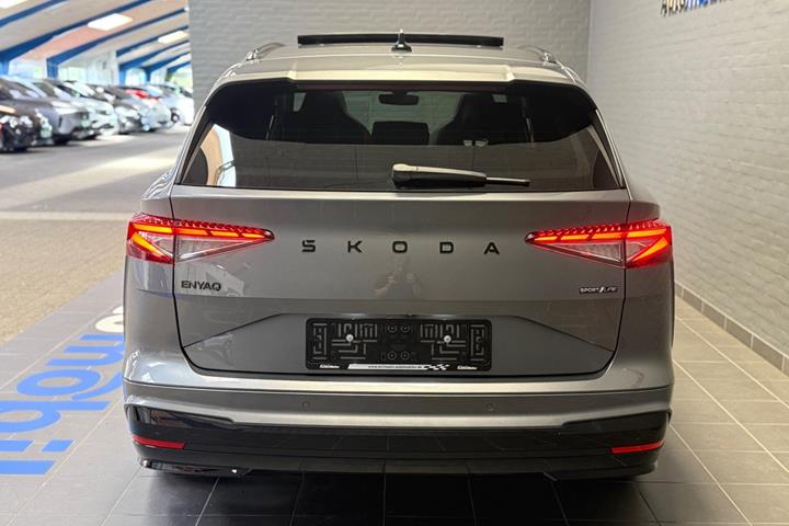 Grå Skoda Enyaq fra 2025