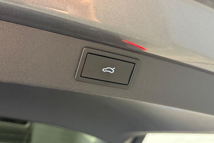 Grå Skoda Enyaq fra 2025