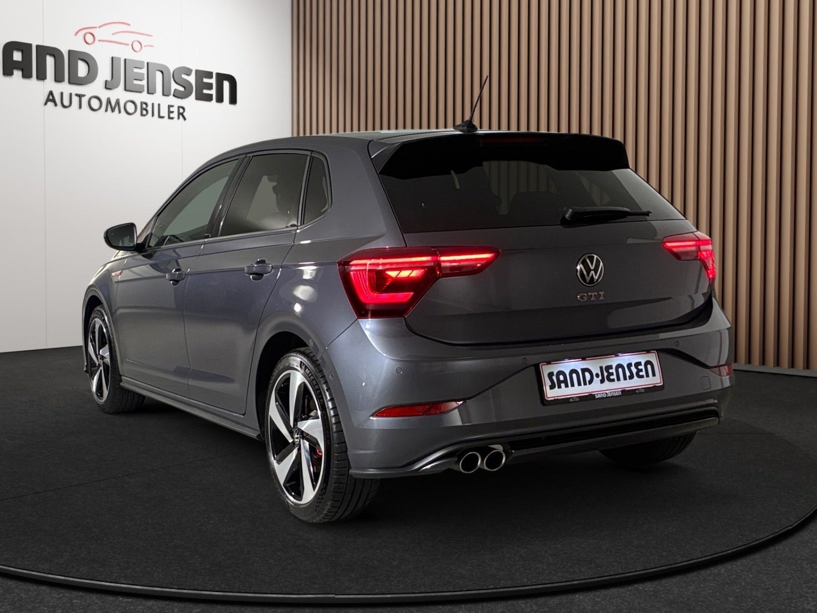 Grå VW Polo fra 2024