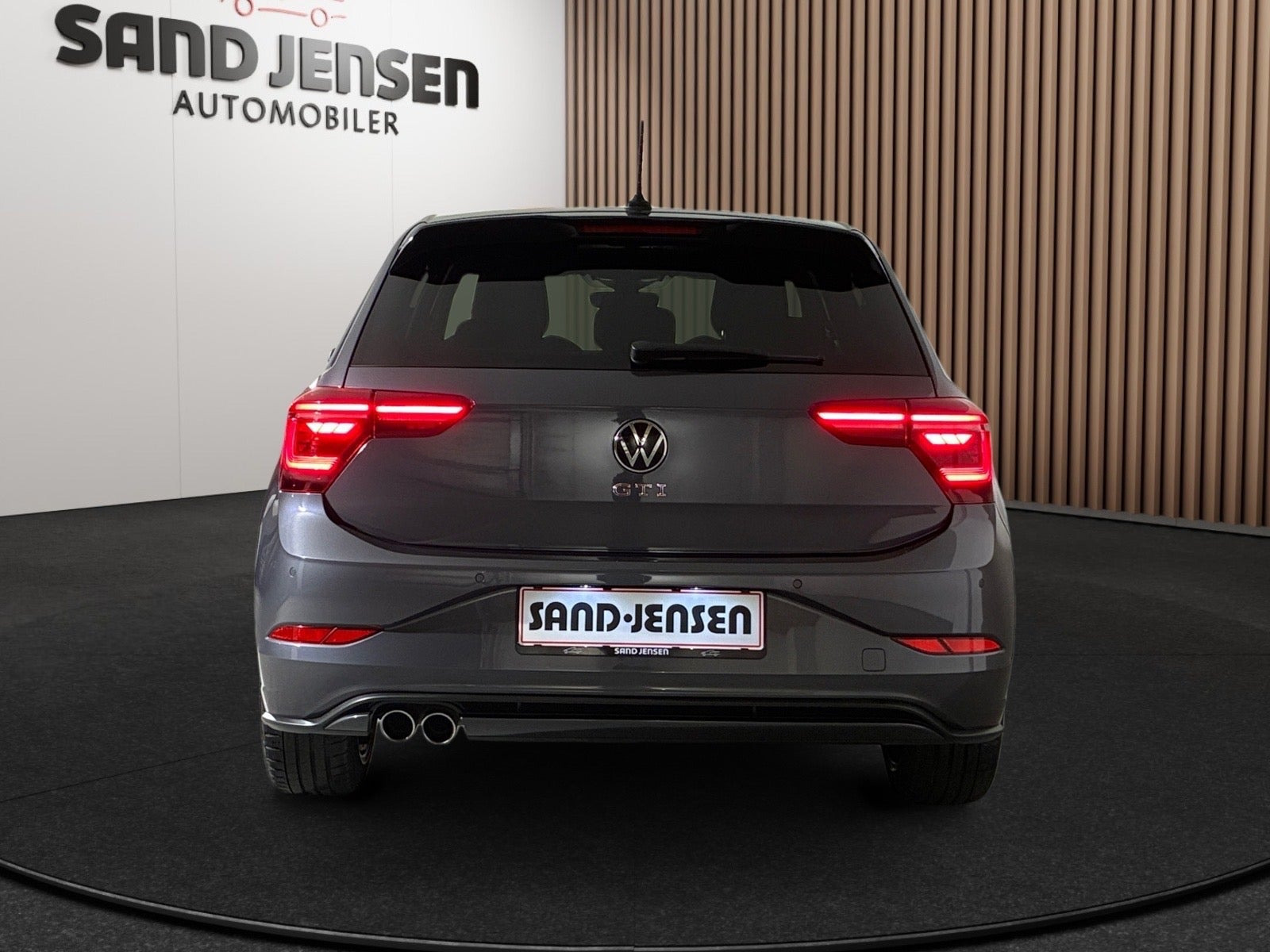Grå VW Polo fra 2024