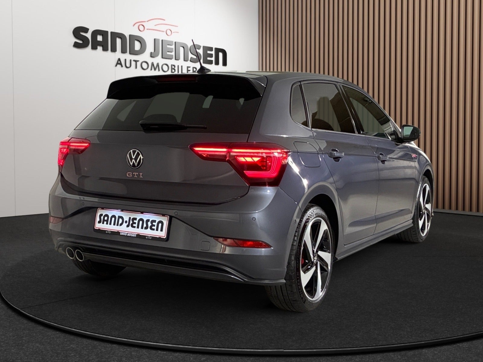 Grå VW Polo fra 2024