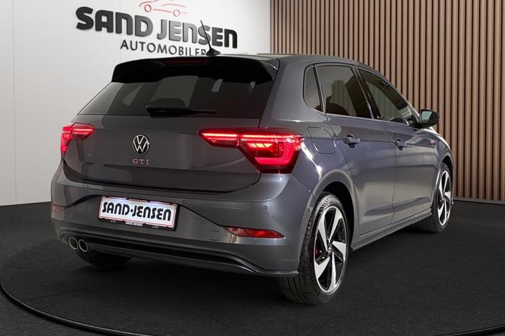 Grå VW Polo fra 2024
