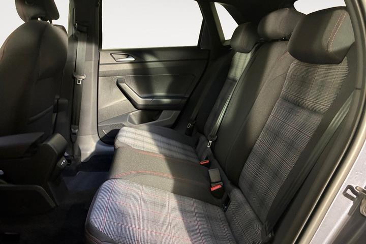 Grå VW Polo fra 2024